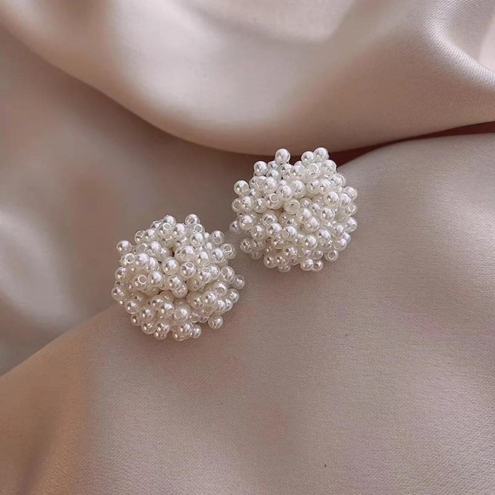 Hollow Out Pearl Earrings Gentle White Stud Earrings Elegant Ear Accessory Party Wear