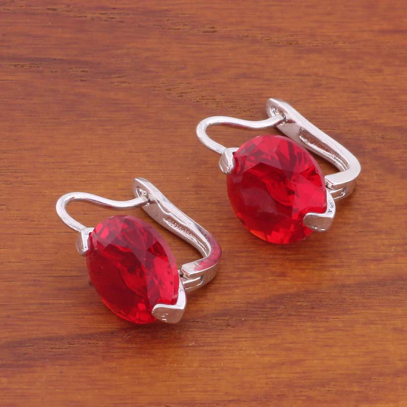 Простые и элегантные круглые серьги с розовым цирконом и застежкой-левербек