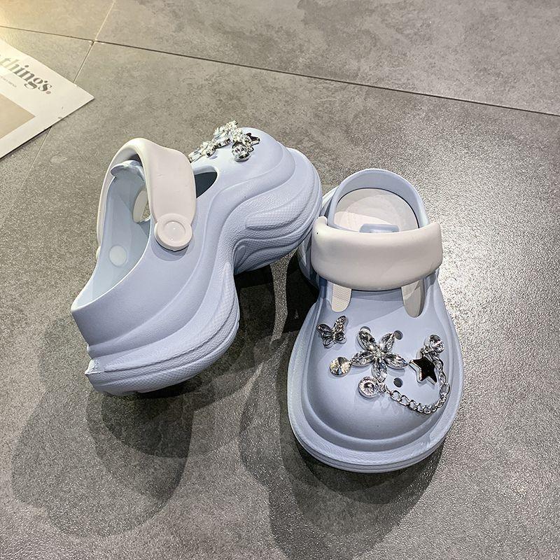Can wear two thick-soled Internet celebrity hole shoes 2025 spring and summer new rhinestone chain metal feeling not tired feet non-slip shoes
