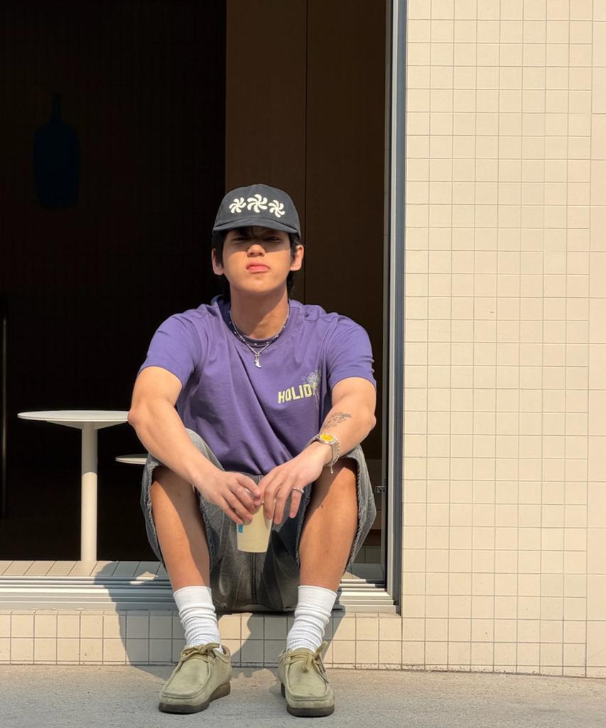 AMOU Holiday Half T-Shirts Purple