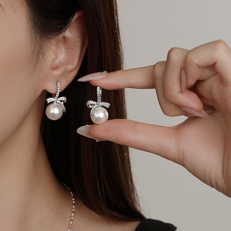 Серьги-пряжки с жемчугом и бриллиантовым бантом, изысканные и уникальные серьги для вечеринок, универсальные, легкие, роскошные, темпераментные серьги