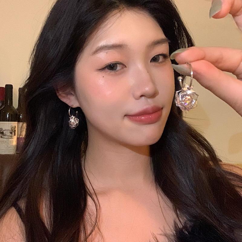 Hollow zircon rose earrings women's exquisite niche high sense Internet celebrity earrings light luxury temperament new ear jewelry