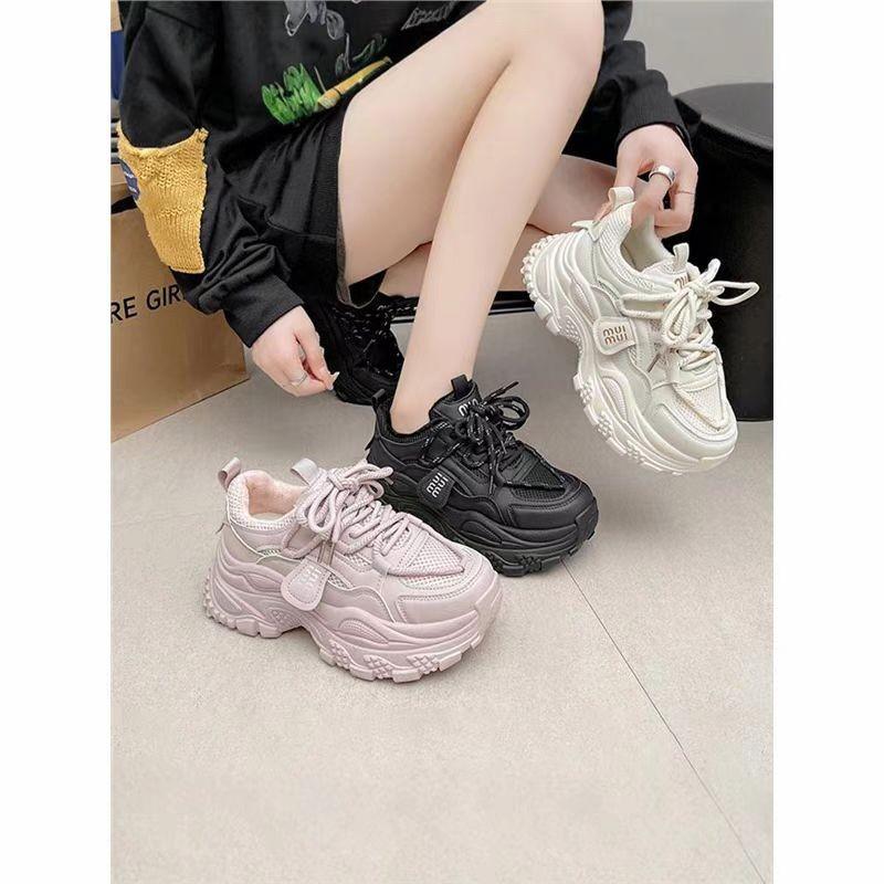 Популярные жареные уличные кроссовки на платформе для папы женские увеличивающие рост прилив 2025 весна и осень новые нишевые универсальные повседневные спортивные туфли