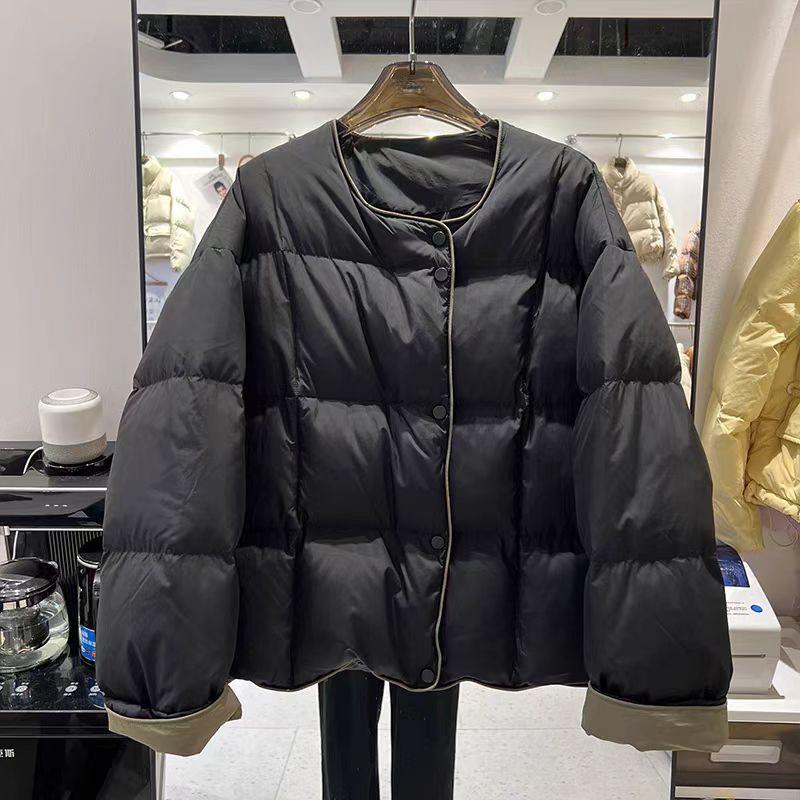 2024 осень и зима новый свободный однобортный пуховик с круглым вырезом в тон цвета небольшой простой короткий женский пуховик