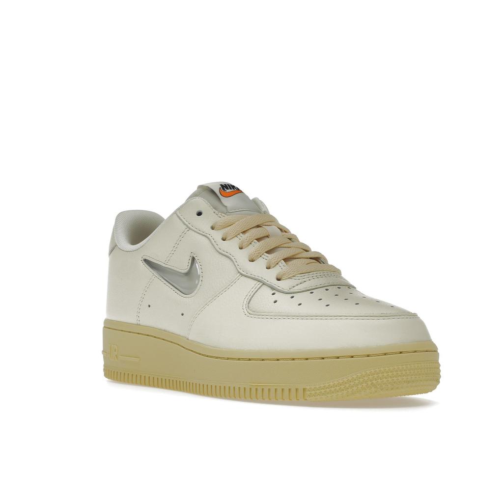 Nike Air Force 1 07 LX Женские кроссовки Coconut Milk кремово-лимонного цвета бледно-ванильного DO9456-100
