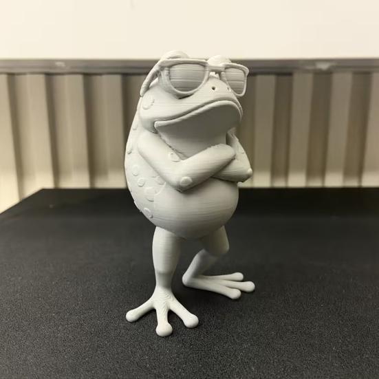 Лягушка, напечатанная на 3D-принтере, Мини-украшение для рабочего стола, Имитация модели лягушки в солнцезащитных очках со скрещенными руками, Стоящая лягушка для стола, Салона автомобиля
