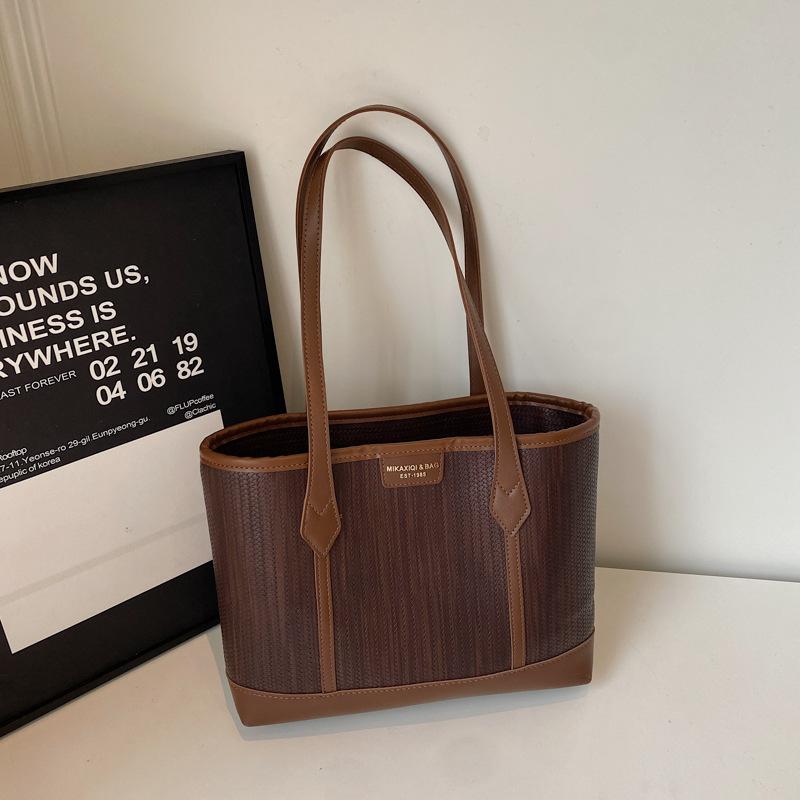 Сумка большой вместимости женская осенне-зимняя новая повседневная простая на плечо для поездок на работу портативная сумка-тоут