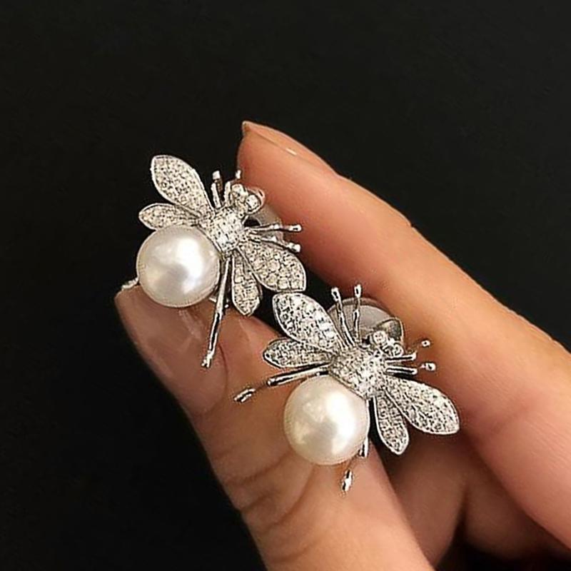 Серьги-гвоздики Huitan Fashion с имитацией жемчуга и пчелы для девочек с кристаллами и кубическим цирконием, милые серьги в виде животных, повседневная одежда, женские украшения