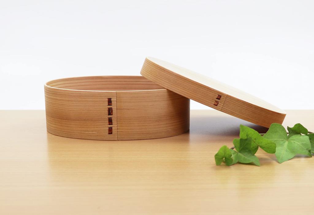 Osaka Choseido Magewappa Bento Box with Dividers and Lunch Band Brown (Oval, 550cc, Band)