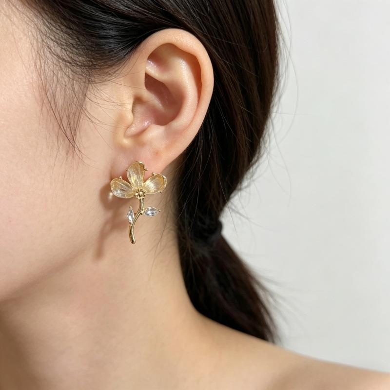 2026 new light luxury synthetic zircon flower earrings female Mori sense Internet celebrity earrings fashion exquisite commuter ear jewelry