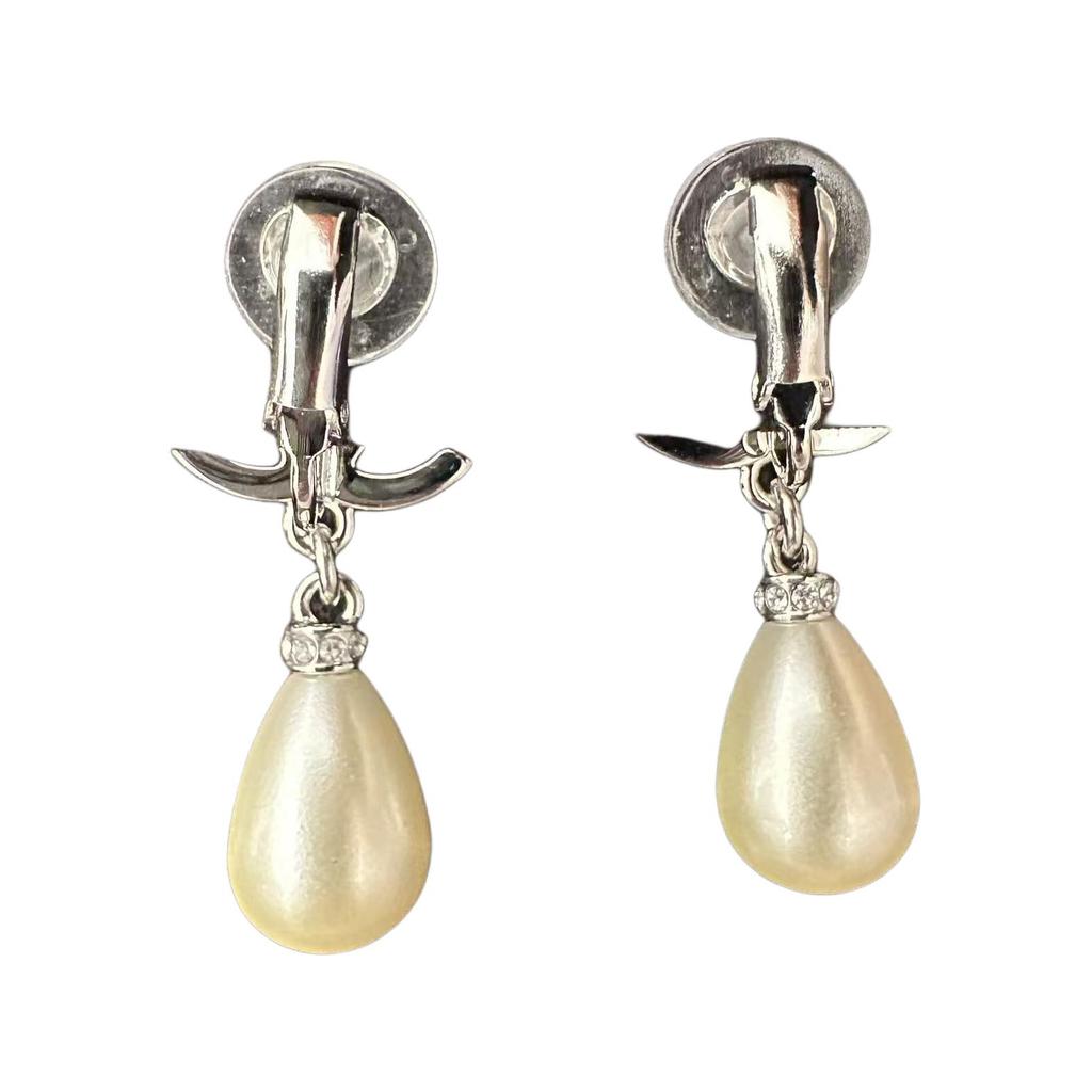 Chanel Round Double C Design Ear Clips Women ear clips Gold ABG432B21708U2865