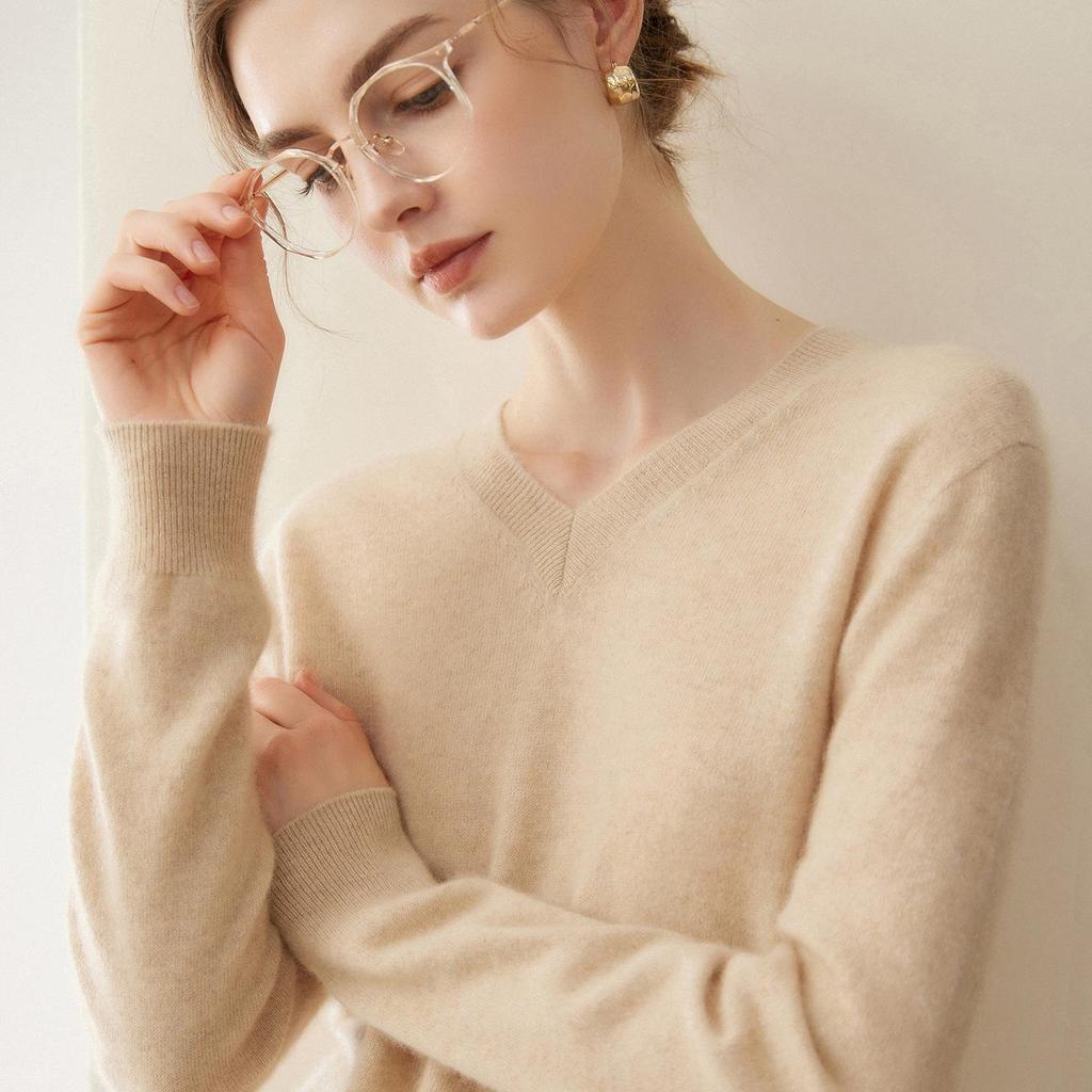 Women's Pure Cashmere Loose Sweater: Round Neck, Solid Black, Versatile Knit Pullover for Autumn/Winter