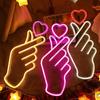 Светодиодный неоновый настенный светильник в форме сердца: Идеально подходит для украшения комнаты, создания праздничной атмосферы и подвесных украшений.