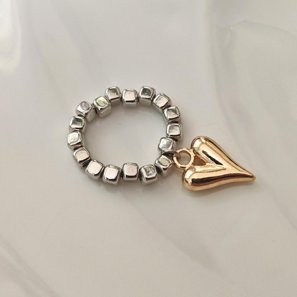 Кросс-бордер Квадратное эластичное кольцо с бусинами и блестящим акцентом в виде сердца