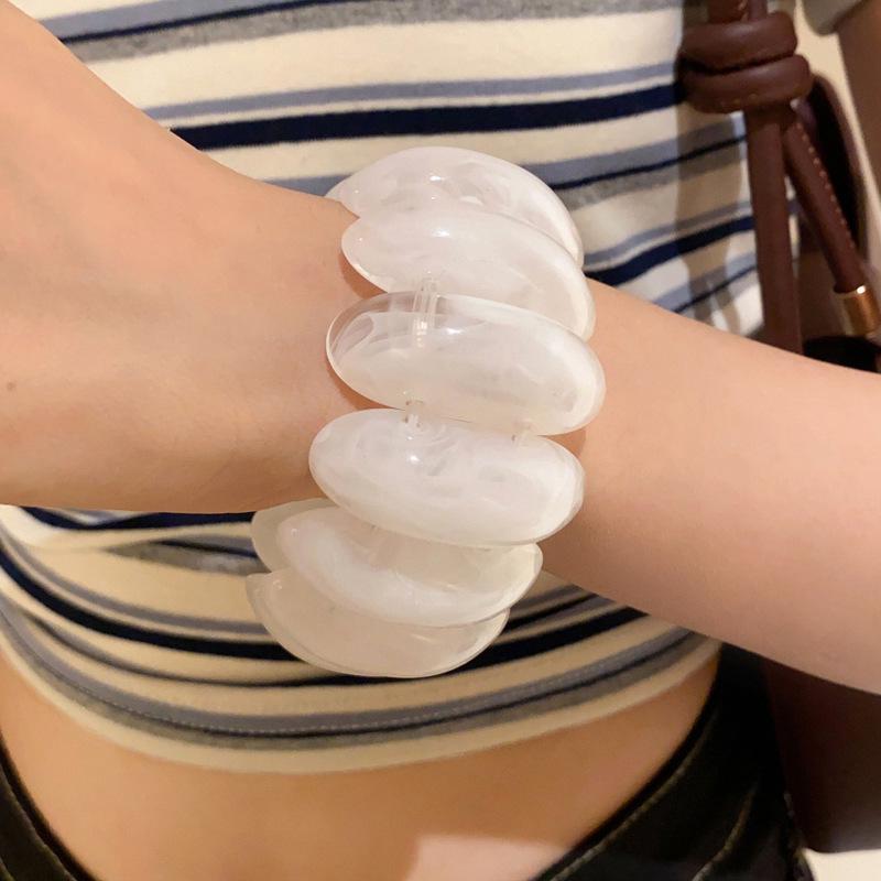 Винтажный переливающийся акриловый овальный эластичный браслет: Высококлассная, универсальная бижутерия для женщин