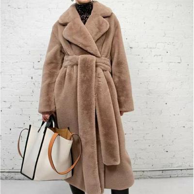 Очень длинное женское пальто из искусственного кроличьего меха с поясом - Утепленная, теплая, плюшевая зимняя куртка