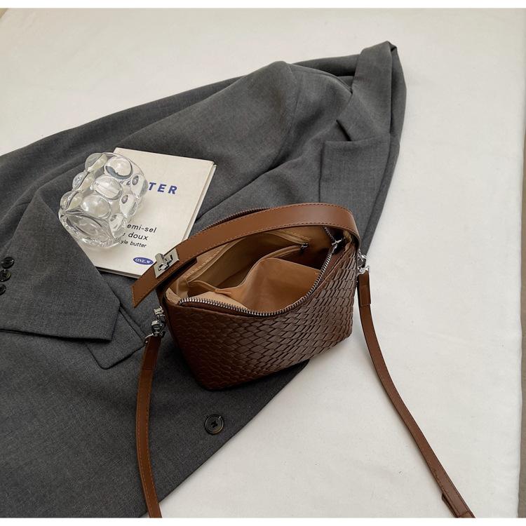 Популярный в этом году женский плетеный дизайн сумки, корейская версия, сумка-мессенджер, зарубежный стиль, сумка для通勤, женская новая темпераментная одинарная