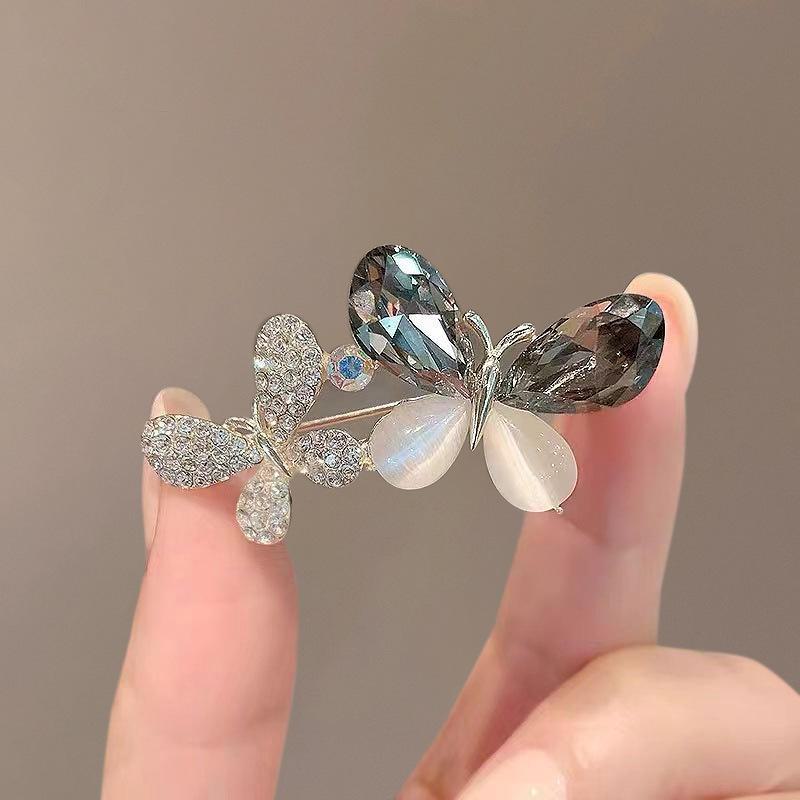 Summer Anti-Exposure Brooch: Fashionable and Luxurious Collar Pin for Women.