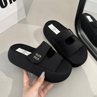 Тапочки на толстой подошве на липучке, которые могут носить женщины летом 2025 года, новые пляжные, для отдыха на море, крутые тапочки