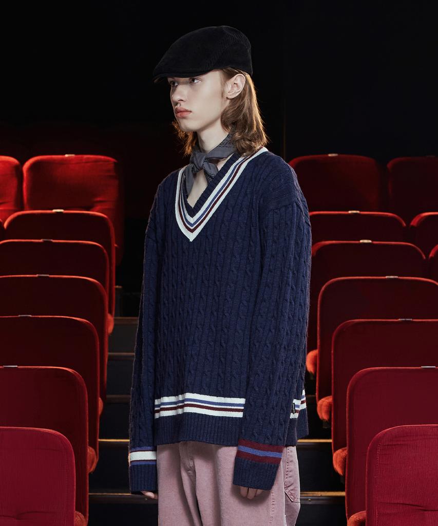 UNALLOYED Cable V-Neck Cricket Knit / Navy