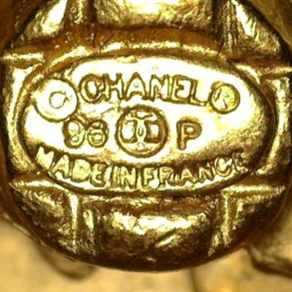 Chanel Большая серьга с меткой COCO золотая Женская Б/у