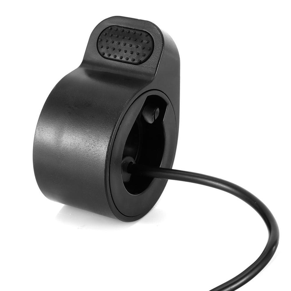 В комплект аксессуаров для электрического скутера входят фара, задний фонарь, крышка переключателя акселератора и