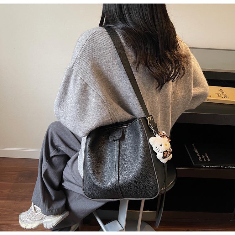 Women's High-End Retro Crossbody Bucket Bag - Autumn/Winter Versatile Fashion Shoulder Bag