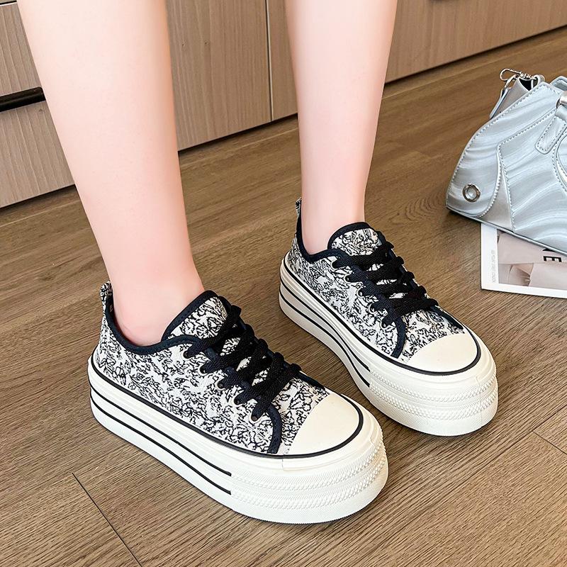Модные граффити парусиновые туфли женские 2024 летние новые корейские версии толстая подошва увеличенная дышащая платформа женские вулканизированные туфли