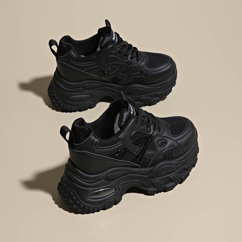 Инс корейская версия новых папиных кроссовок девушка 2025 весна и осень студенческие беговые спортивные толстая подошва увеличение роста повседневная уличная съемка