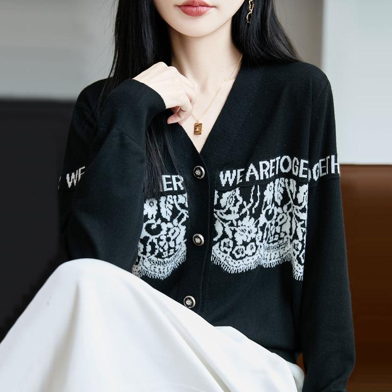 Autumn Winter Loose Casual Jacquard Cardigan Knitting Top Women V-neck Fashion All-match Buttons Coat