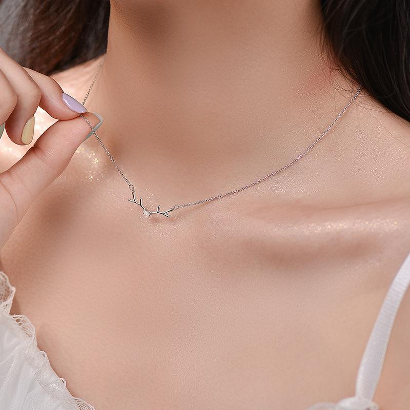 One Deer Has Your Necklace, Female Deer Horn, Love Diamond Necklace, Light Luxury, and Small Party Birthday Gift