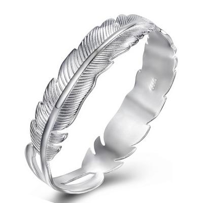 Ретро браслет из перьев Такахаси Ланг: Мягкий 3D шарм с реалистичной текстурой