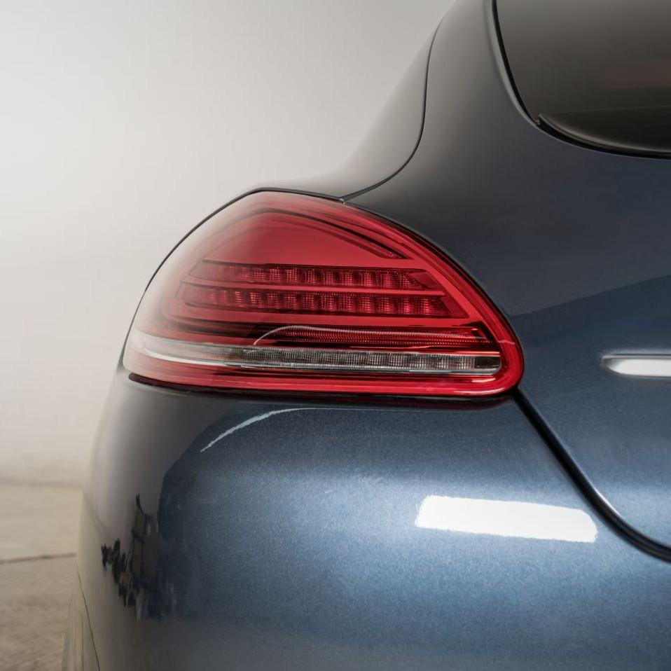Последовательные задние фонари с красной подложкой для Panamera 970.1 - 970.2 2010-2013 годов (Изменение бампера не требуется)