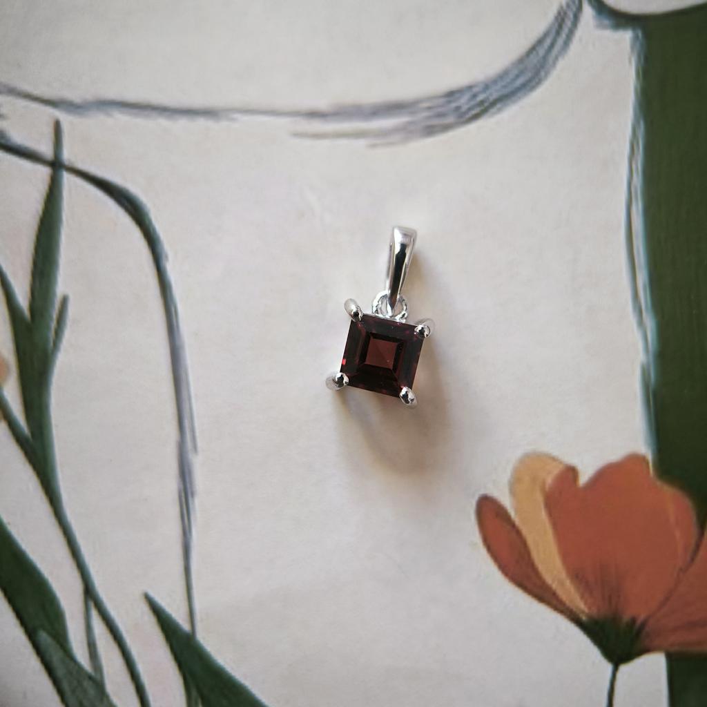 Серебряная подвеска с гранатом 0.85ct (2204367)