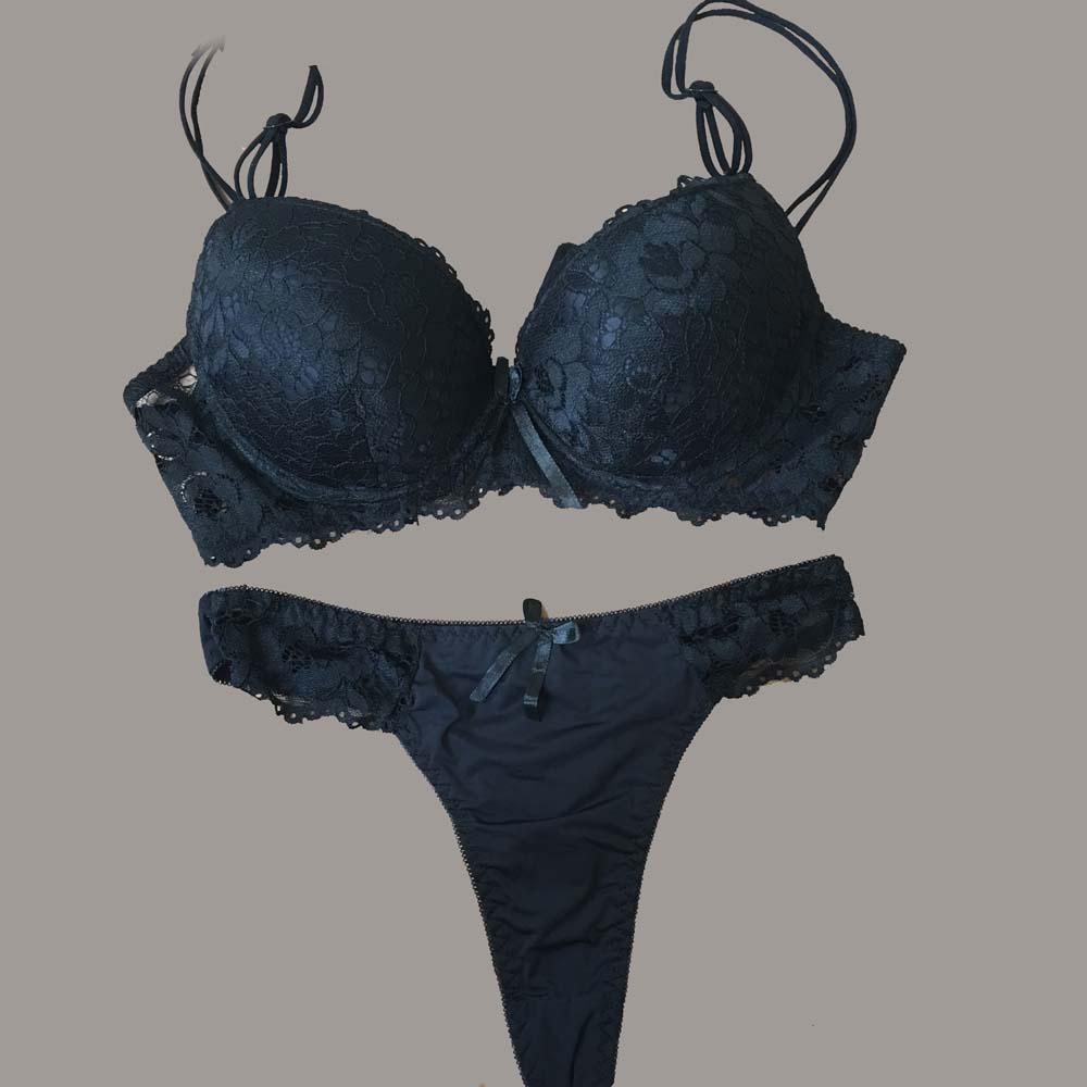 Набор женского нижнего белья ярких цветов