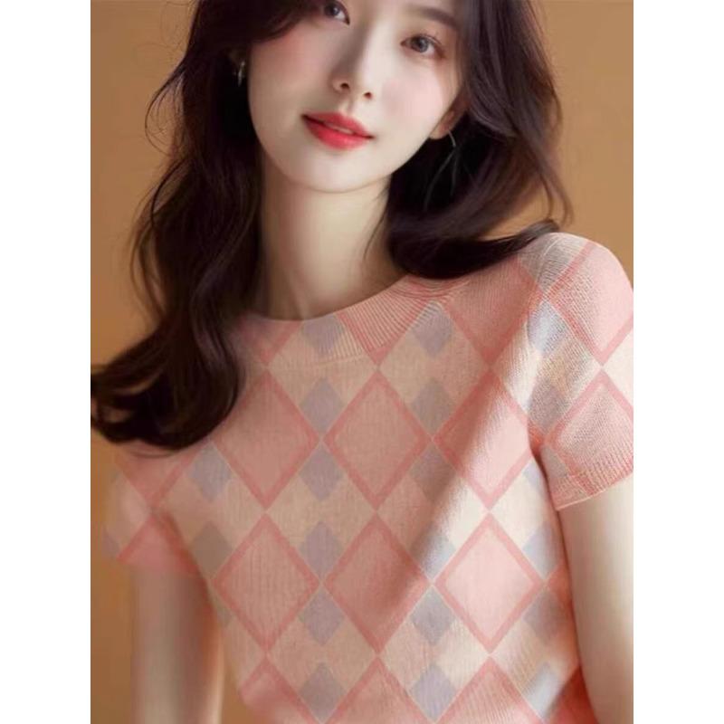 Новый дизайн Sense Niche Fashion Temperament Летнее платье с короткими рукавами и передним плечом Трикотажная футболка Женская тенденция