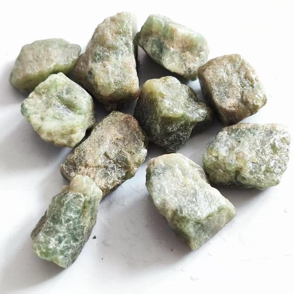 Натуральный зеленый кристалл апатита, грубый камень, необработанный драгоценный камень, минеральный образец, украшение для аквариума, дома, комнаты, фэншуй