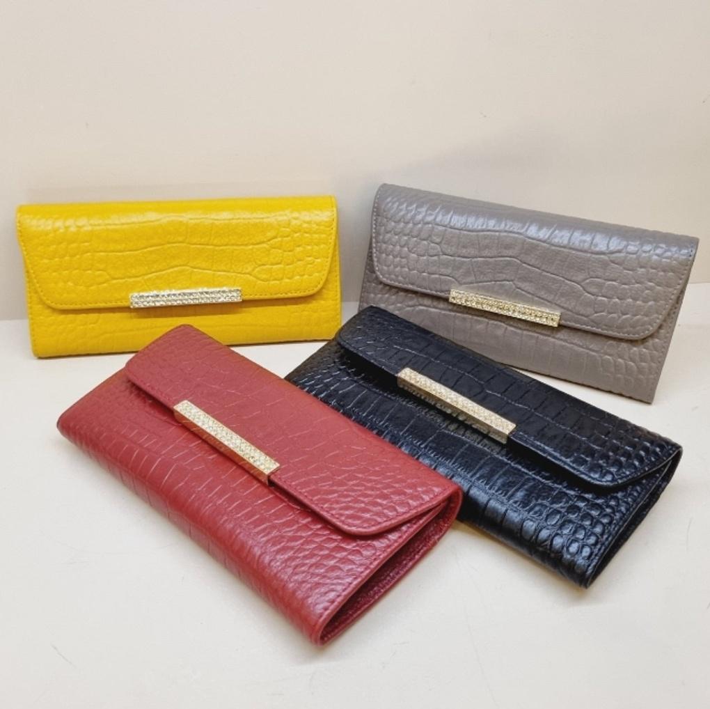 A stylish embossed pattern women's long wallet