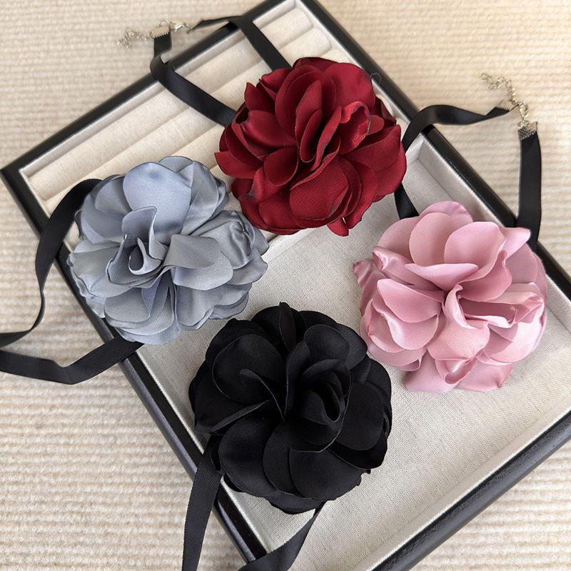 Европейско-американское модное колье с преувеличенным цветком, маленькое женское атласное колье в винтажном стиле с розой