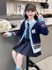 Комплект из трех предметов в стиле колледжа для девочек: Плиссированная юбка, кардиган и акцент в виде офицера-кролика
