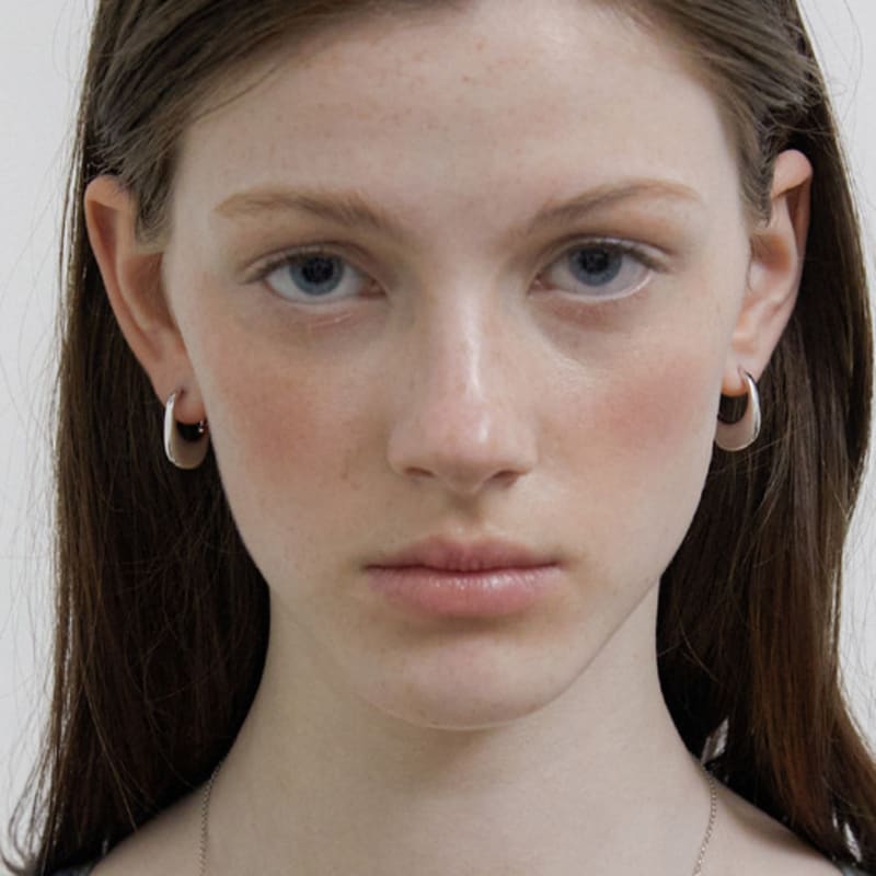 by hyeres Saddle bag one touch earrings (Silver) BH7E53717WBXXX