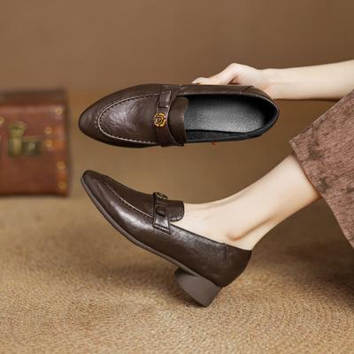 Новые женские маленькие кожаные туфли, одна педаль, легкий верх, толстая подошва, нескользящие повседневные женские туфли, удобные однотонные ленивые туфли для женщин