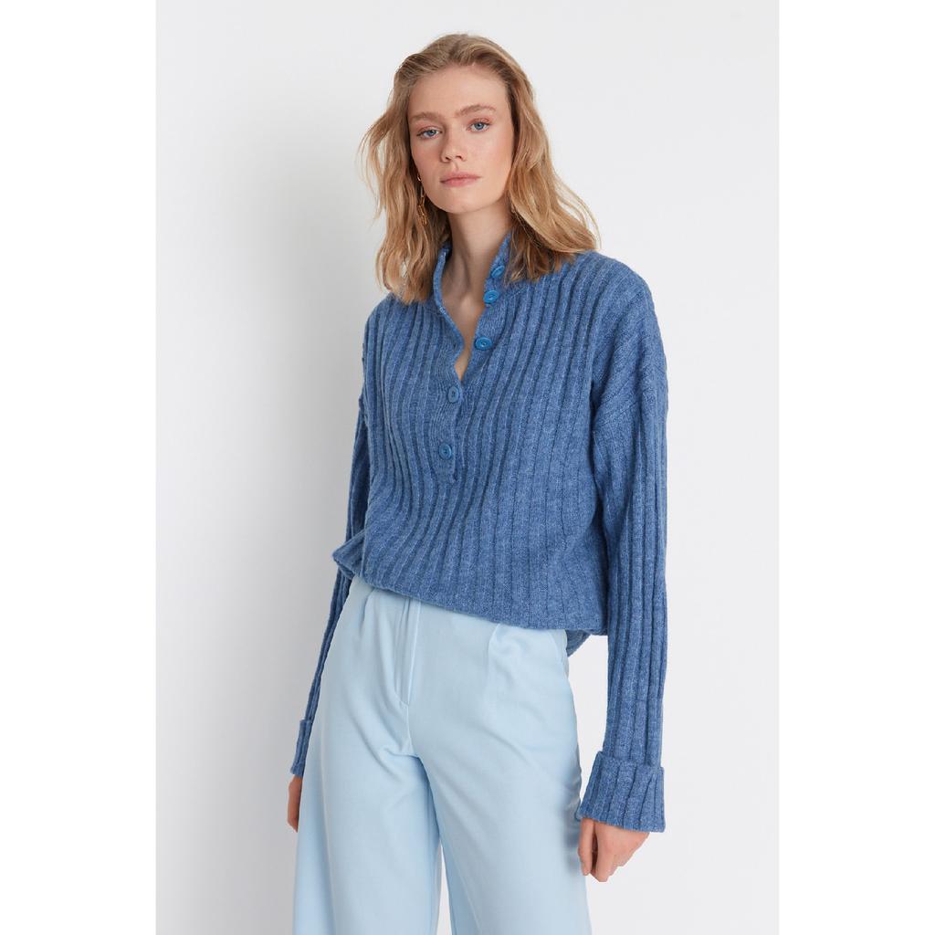 Бежевый вязаный свитер с широким узором и мягким текстурированным высоким воротником Twoaw21kz0783