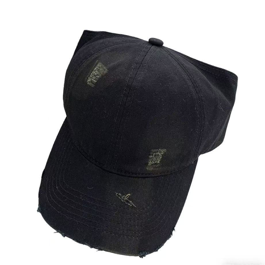 Classic Cotton Baseball Cap With Adjustable Fit For Sun Protection And Wind Resistance