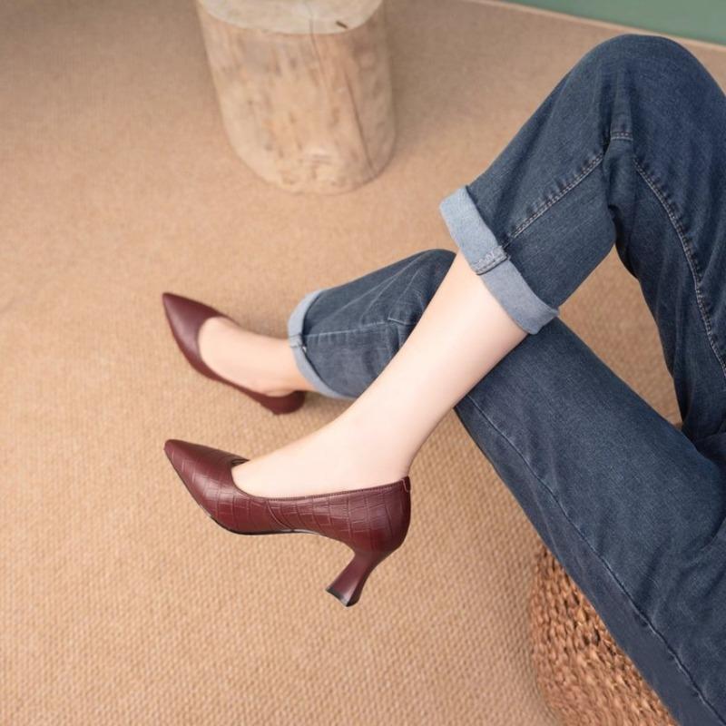 Retro Burgundy High Heels Autumn New Pointed Commuting Light Mouth Stiletto Temperament Professional Single Shoes