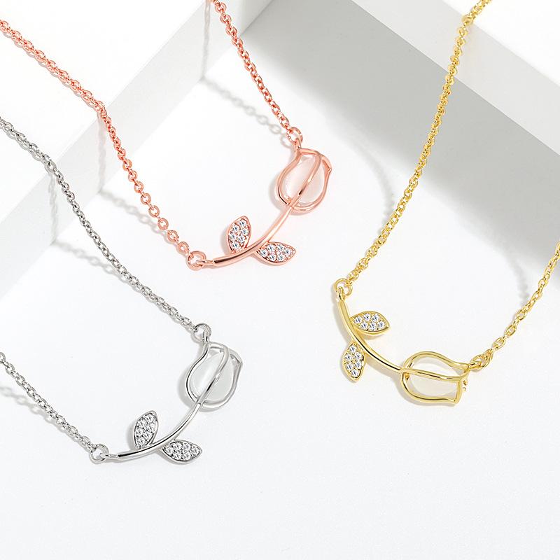 Opal Rose Pendant Collarbone Chain, Wind Niche Design High-End Chalcedony Tulip Necklace