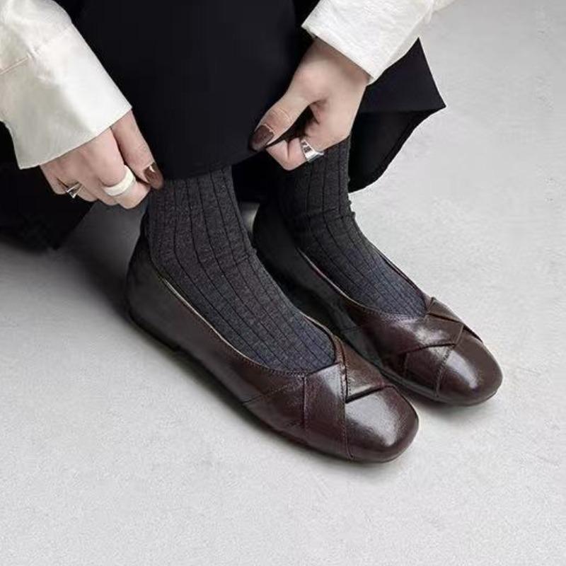 Мода 2025 Новые плетеные туфли-лодочки из мягкой кожи с круглым носком, простые и универсальные женские туфли