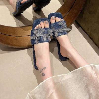 Женские тапочки, сандалии на плоской подошве, летняя новинка 2024 года, пляжная обувь в синем джинсовом стиле, повседневные шлепанцы с круглым носком, женские удобные тапочки