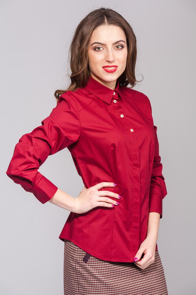 Классическая приталенная рубашка из хлопка с длинным рукавом 