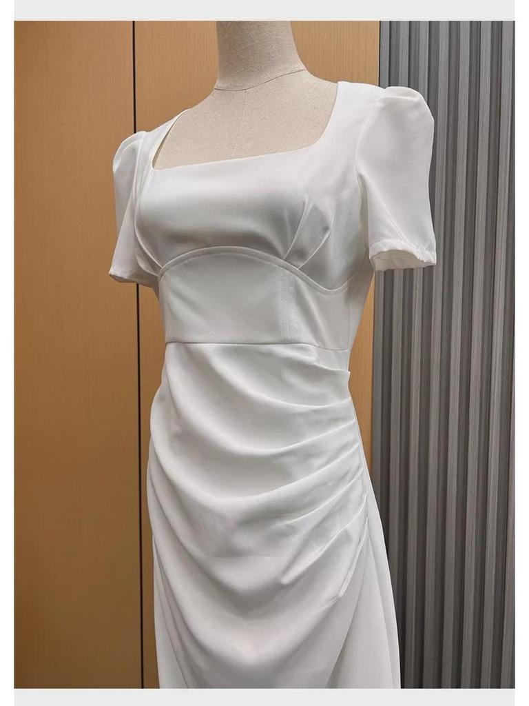 Элегантное ретро-платье миди с квадратным вырезом, плиссировкой, рукавами-фонариками и разрезом